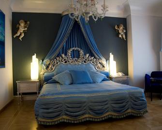 Byblos Art Hotel Villa Amista - Corrubbio - Bedroom