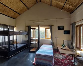Himkosi Farm by the River - Almora - Bedroom