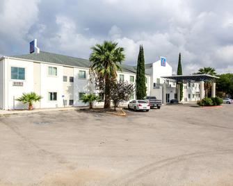 Motel 6 New Braunfels - New Braunfels - Building