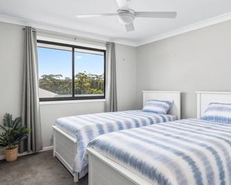Tipsy Turtle Beach House, Stay 4 pay 3 for the whole month of April - Burrill Lake - Bedroom