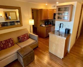 Classy Ski Retreat, Avon Colorado Ski Lodge, The Christie Lodge, 1 bedroom Suite - Avon - Sala de estar