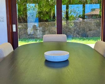 Luxury family villa 5bd - Ocean Views - Center of North Shore - Haleiwa - Comedor