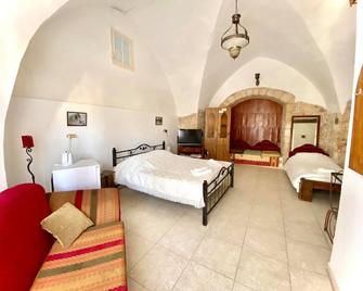 Al-Mutran Guest House - Nazareth - Bedroom