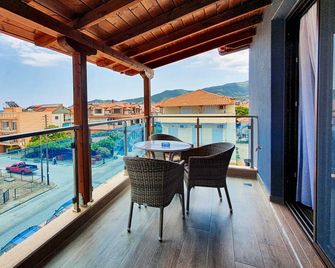 Hotel Viky - Sarti - Balkón