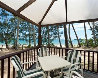 Ellis Beach Oceanfront Bungalows - Cairns - Balcony