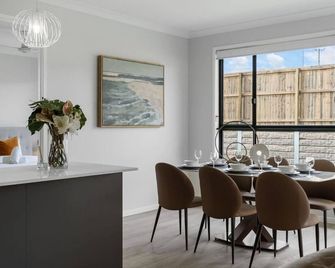 Spacious 5br Family Home Park Ridge Comfort - 파킨슨 - 다이닝룸