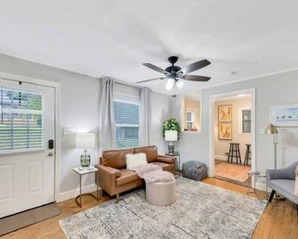 Ath - Marietta - 2br - Ranch -Fenced (Woods) - Marietta - Sala de estar