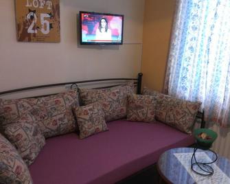Patras - Thomais apartment - Patras - Living room