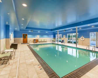 Holiday Inn Express & Suites Nashville North - Springfield By IHG - Springfield - Piscina