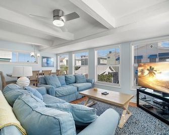 Sunset Beach House - Treasure Island - Living room