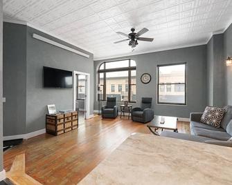 Downtown Spearfish Loft West - Spearfish - Soggiorno