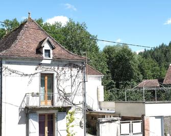 The House Of The Water Edge - Sauliac-sur-Célé - Vista del exterior