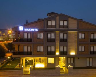 Maxuite Hotel in Home - Akçay - Building