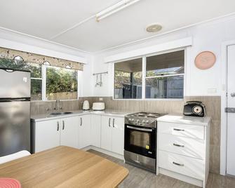 Cottage by the Bay - McCrae - Kitchen