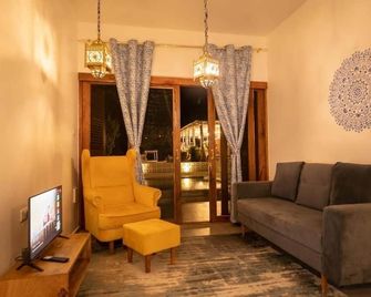 Zan Orient Beach Hotel - Бвейю - Вітальня