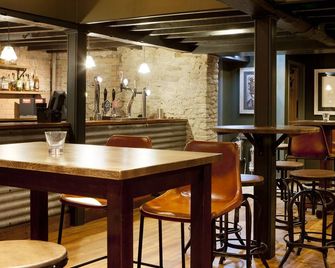 George Hotel - Frome - Bar