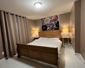 Bear Creek Suite - Surrey - Bedroom