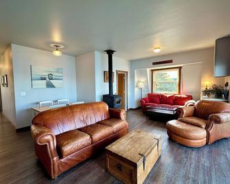 Waterfront 2 Bed-King/Queen , 2 Bath + Incredible Views Perched Over Bodega Bay - Bodega Bay - Living room