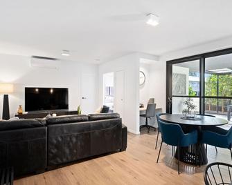 Modern 2-Bed with a Spacious Patio - Brisbane - Restaurante