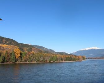 Copper River Motel - Terrace - Outdoors view