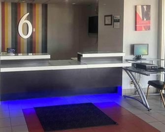 Elegant 2 Queen Beds Room|Free Wifi - Mount Pleasant - Рецепція