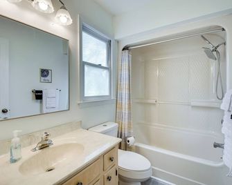 Charming Seneca Home - 3 Mi to Memorial Stadium! - Seneca - Koupelna