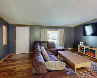 “Paradise Hill” A Charming 3-bedroom house in the country. - Victor - Salon