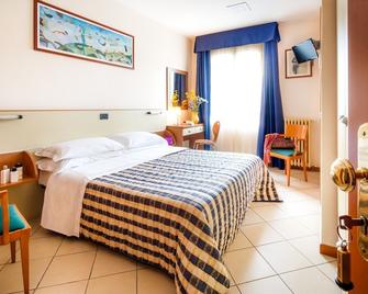 Hotel Candido - Diano Marina - Bedroom