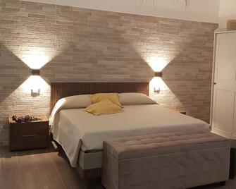 Casa Rosamari - su Lago di Posta Fibreno, Appartamento con camino - Posta Fibreno - Bedroom