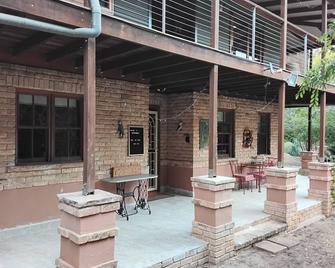 Delightful fully self contained ground floor apartment. - St Albans - Patio