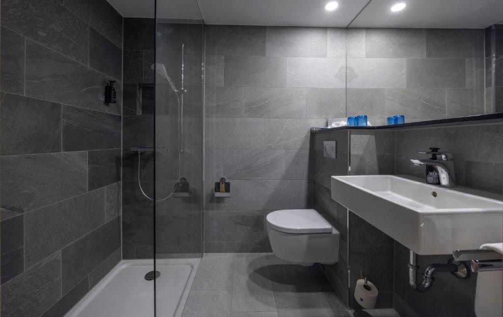 Fletcher Hotel-Restaurant Arnsberg-Sauerland - Arnsberg - Bathroom