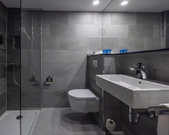Fletcher Hotel-Restaurant Arnsberg-Sauerland - Arnsberg - Bathroom