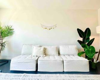 Luxury new apartment in Irvine - Santa Ana