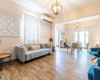 La Mona Loiza Apartment Complex by Stay with Bear - San Juan - Living room