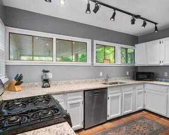 3-Bed 2&half-Bath Pet Friendly Atlanta Buckhead Home - Atlanta - Cuisine