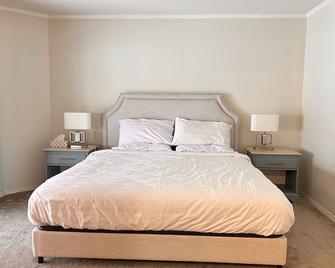 Lake View House In Peachland - Peachland - Bedroom