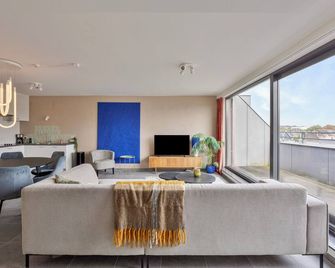 Spacious 2 bedroom apartment with parking - Machelen - ห้องนั่งเล่น