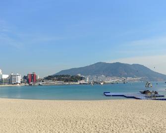 Brown-Dot Hotel Songdo - Busán - Playa