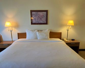 Peppermill Empress Inn - Centralia - Bedroom