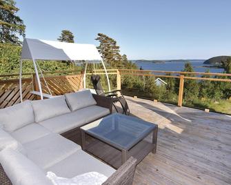 Beautiful cottage 13 km from Uddevalla, enjoying a panoramic view of the Havstensfjord and Svältekil - Uddevalla - Balcony