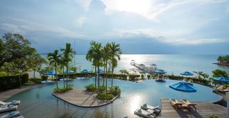 Montigo Resorts Nongsa - Batam - Pool