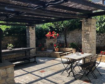 Katsaneiko Mansion - Afytos - Patio