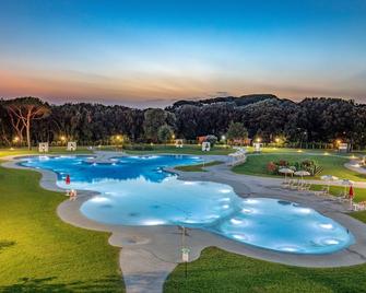 Camping Village Parco della Gallinara - Anzio - Zwembad