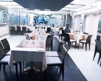 Solitaire Hotel - Mumbai - Restaurant