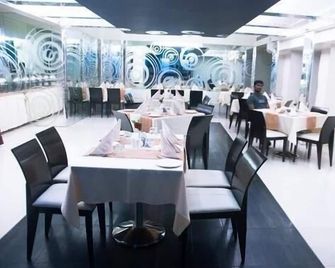Solitaire Hotel - Μουμπάι - Εστιατόριο