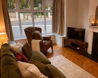 Three-bedroom house in Exmouth sleeps 6 - Exmouth - Wohnzimmer