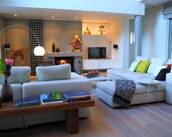 Pure Guest House - Hout Bay - Oturma odası