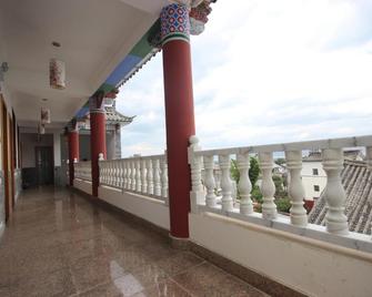Yimoxuan Guesthouse - Dali - Balcony