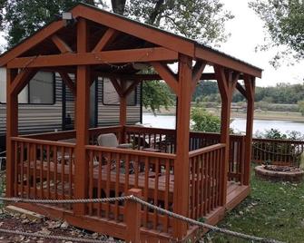 Lakeshore Glamping Camping 239 - Portage - Patio