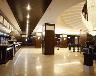 Hotel International Sinaia - Sinaia - Lobby